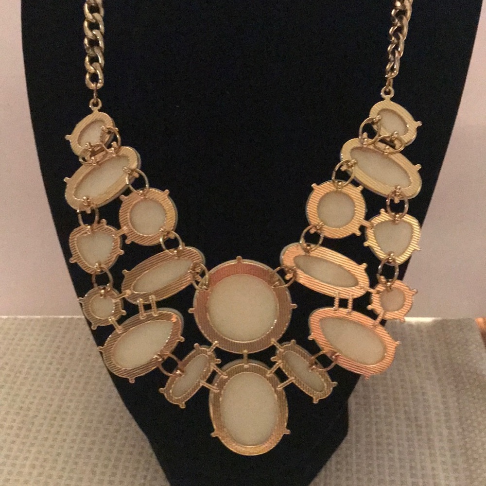 White Cabochon Statement Necklace - image 4